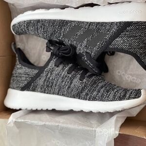 NWT women’s size 8 adidas cloud foam in black